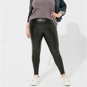 Sexy shimmery pleather like leggings